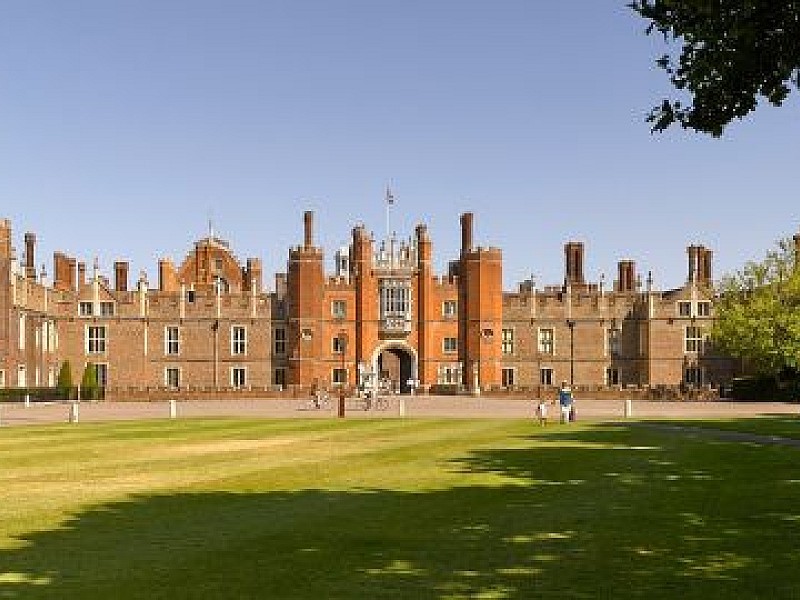 Hampton Court & Windsor Castle Private tour with Driver-Guide