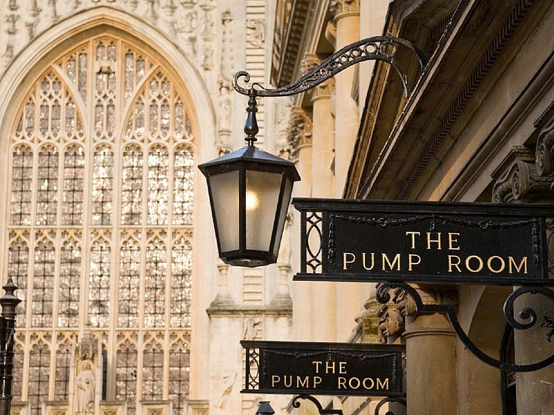 Windsor, Stonehenge & Bath Private tour with separate Tour Guide